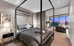 Opulent Level 25 Condo With Breathtaking Views